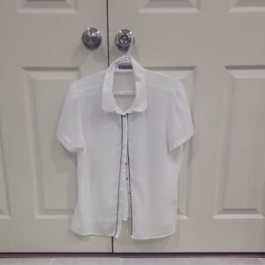 Suzy Shier Classic White Button-Up Blouse